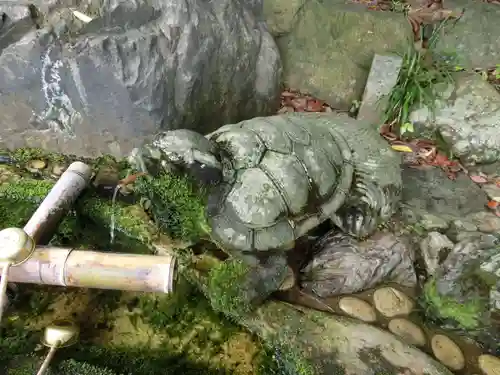 氣比神宮の手水舎