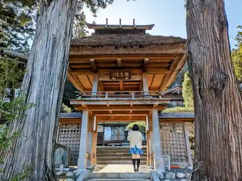 長春寺の山門