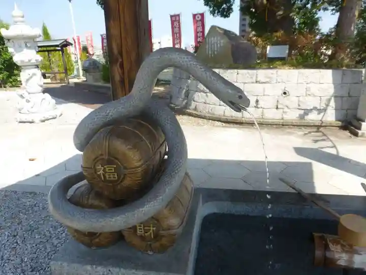 岩国白蛇神社の手水舎
