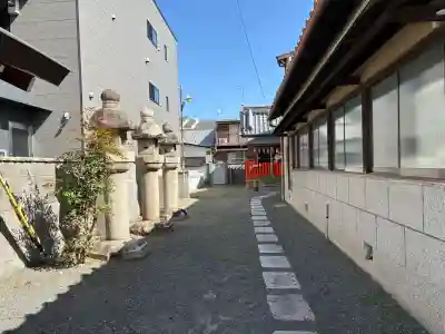 伊勢向神社の{uncategorized: "未分類", other: "その他", undefined: "問題あり", building: "その他建物", grave: "お墓", sacred_gate: "鳥居", guardian: "狛犬", statue: "像", buddha: "仏像", history: "歴史", nature: "自然", garden: "庭園", animal: "動物", pagoda: "塔", temizu: "手水舎", mountain_gate: "山門・神門", sanctuary: "本殿・本堂", subordinate: "末社・摂社", art: "芸術", scenery: "景色", jizo: "地蔵", ema: "絵馬", goshuin: "御朱印", omikuji: "おみくじ", items: "授与品その他", amulet: "お守り", goshuincho: "御朱印帳", eats: "食事", festival: "お祭り", votive_dance: "神楽", shichigosan: "七五三参", wedding: "結婚式", experience: "体験その他", initially: "初詣", around: "周辺", anti_infection: "感染症対策"}