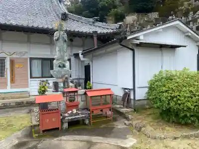 海恵寺の{uncategorized: "未分類", other: "その他", undefined: "問題あり", building: "その他建物", grave: "お墓", sacred_gate: "鳥居", guardian: "狛犬", statue: "像", buddha: "仏像", history: "歴史", nature: "自然", garden: "庭園", animal: "動物", pagoda: "塔", temizu: "手水舎", mountain_gate: "山門・神門", sanctuary: "本殿・本堂", subordinate: "末社・摂社", art: "芸術", scenery: "景色", jizo: "地蔵", ema: "絵馬", goshuin: "御朱印", omikuji: "おみくじ", items: "授与品その他", amulet: "お守り", goshuincho: "御朱印帳", eats: "食事", festival: "お祭り", votive_dance: "神楽", shichigosan: "七五三参", wedding: "結婚式", experience: "体験その他", initially: "初詣", around: "周辺", anti_infection: "感染症対策"}