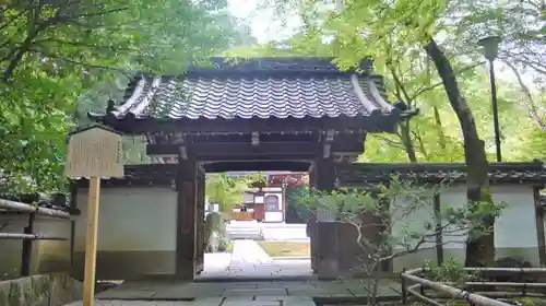 善能寺の山門