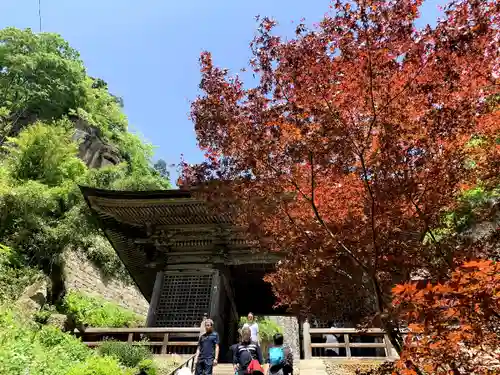 宝珠山 立石寺の山門・神門
