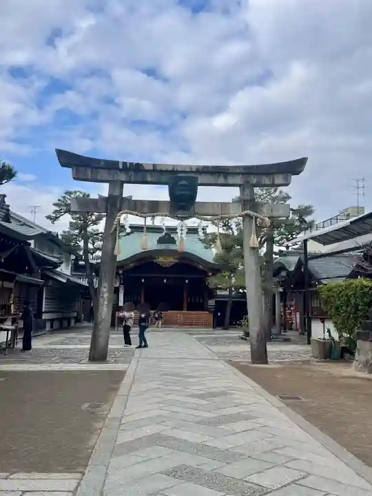 京都ゑびす神社の{uncategorized: "未分類", other: "その他", undefined: "問題あり", building: "その他建物", grave: "お墓", sacred_gate: "鳥居", guardian: "狛犬", statue: "像", buddha: "仏像", history: "歴史", nature: "自然", garden: "庭園", animal: "動物", pagoda: "塔", temizu: "手水舎", mountain_gate: "山門・神門", sanctuary: "本殿・本堂", subordinate: "末社・摂社", art: "芸術", scenery: "景色", jizo: "地蔵", ema: "絵馬", goshuin: "御朱印", omikuji: "おみくじ", items: "授与品その他", amulet: "お守り", goshuincho: "御朱印帳", eats: "食事", festival: "お祭り", votive_dance: "神楽", shichigosan: "七五三参", wedding: "結婚式", experience: "体験その他", initially: "初詣", around: "周辺", anti_infection: "感染症対策"}