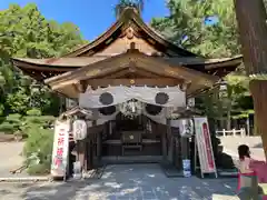 建部大社の本殿