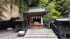 銭洗弁財天宇賀福神社の本殿