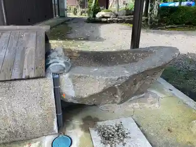 己爾乃神社の手水舎