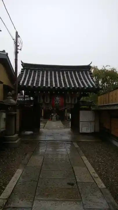 石像寺(釘抜地蔵)の山門・神門