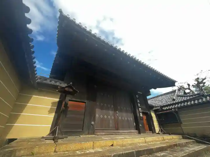 三十三間堂本坊 妙法院門跡の{uncategorized: "未分類", other: "その他", undefined: "問題あり", building: "その他建物", grave: "お墓", sacred_gate: "鳥居", guardian: "狛犬", statue: "像", buddha: "仏像", history: "歴史", nature: "自然", garden: "庭園", animal: "動物", pagoda: "塔", temizu: "手水舎", mountain_gate: "山門・神門", sanctuary: "本殿・本堂", subordinate: "末社・摂社", art: "芸術", scenery: "景色", jizo: "地蔵", ema: "絵馬", goshuin: "御朱印", omikuji: "おみくじ", items: "授与品その他", amulet: "お守り", goshuincho: "御朱印帳", eats: "食事", festival: "お祭り", votive_dance: "神楽", shichigosan: "七五三参", wedding: "結婚式", experience: "体験その他", initially: "初詣", around: "周辺", anti_infection: "感染症対策"}