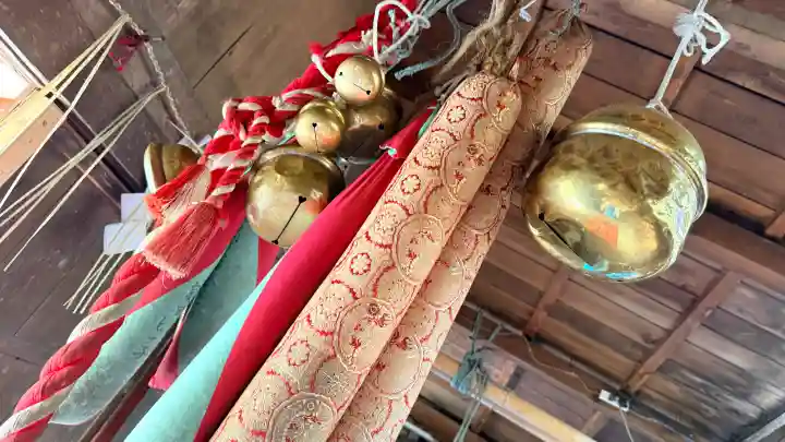 正一位石倉稲荷神社の{uncategorized: "未分類", other: "その他", undefined: "問題あり", building: "その他建物", grave: "お墓", sacred_gate: "鳥居", guardian: "狛犬", statue: "像", buddha: "仏像", history: "歴史", nature: "自然", garden: "庭園", animal: "動物", pagoda: "塔", temizu: "手水舎", mountain_gate: "山門・神門", sanctuary: "本殿・本堂", subordinate: "末社・摂社", art: "芸術", scenery: "景色", jizo: "地蔵", ema: "絵馬", goshuin: "御朱印", omikuji: "おみくじ", items: "授与品その他", amulet: "お守り", goshuincho: "御朱印帳", eats: "食事", festival: "お祭り", votive_dance: "神楽", shichigosan: "七五三参", wedding: "結婚式", experience: "体験その他", initially: "初詣", around: "周辺", anti_infection: "感染症対策"}