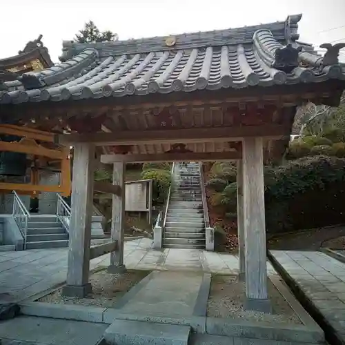 菊蓮寺の山門