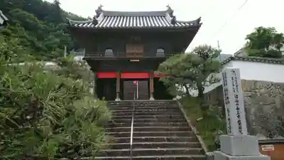薬師院の山門・神門