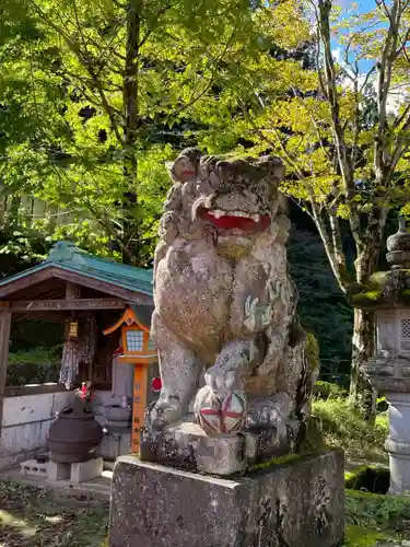 金剛山瑞峯寺(金剛不動尊) の狛犬