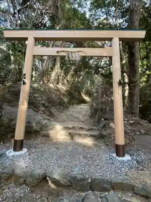 伊射波神社の{uncategorized: "未分類", other: "その他", undefined: "問題あり", building: "その他建物", grave: "お墓", sacred_gate: "鳥居", guardian: "狛犬", statue: "像", buddha: "仏像", history: "歴史", nature: "自然", garden: "庭園", animal: "動物", pagoda: "塔", temizu: "手水舎", mountain_gate: "山門・神門", sanctuary: "本殿・本堂", subordinate: "末社・摂社", art: "芸術", scenery: "景色", jizo: "地蔵", ema: "絵馬", goshuin: "御朱印", omikuji: "おみくじ", items: "授与品その他", amulet: "お守り", goshuincho: "御朱印帳", eats: "食事", festival: "お祭り", votive_dance: "神楽", shichigosan: "七五三参", wedding: "結婚式", experience: "体験その他", initially: "初詣", around: "周辺", anti_infection: "感染症対策"}