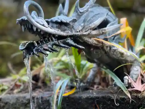 武田神社の手水舎