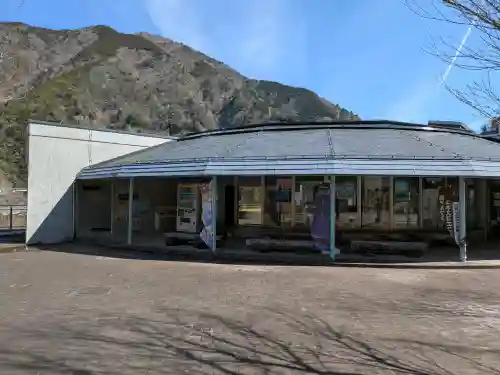 智満寺の{uncategorized: "未分類", other: "その他", undefined: "問題あり", building: "その他建物", grave: "お墓", sacred_gate: "鳥居", guardian: "狛犬", statue: "像", buddha: "仏像", history: "歴史", nature: "自然", garden: "庭園", animal: "動物", pagoda: "塔", temizu: "手水舎", mountain_gate: "山門・神門", sanctuary: "本殿・本堂", subordinate: "末社・摂社", art: "芸術", scenery: "景色", jizo: "地蔵", ema: "絵馬", goshuin: "御朱印", omikuji: "おみくじ", items: "授与品その他", amulet: "お守り", goshuincho: "御朱印帳", eats: "食事", festival: "お祭り", votive_dance: "神楽", shichigosan: "七五三参", wedding: "結婚式", experience: "体験その他", initially: "初詣", around: "周辺", anti_infection: "感染症対策"}