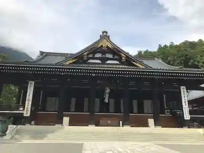 久遠寺の本殿・本堂