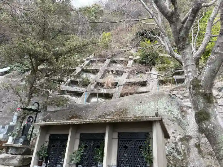 妙光院の{uncategorized: "未分類", other: "その他", undefined: "問題あり", building: "その他建物", grave: "お墓", sacred_gate: "鳥居", guardian: "狛犬", statue: "像", buddha: "仏像", history: "歴史", nature: "自然", garden: "庭園", animal: "動物", pagoda: "塔", temizu: "手水舎", mountain_gate: "山門・神門", sanctuary: "本殿・本堂", subordinate: "末社・摂社", art: "芸術", scenery: "景色", jizo: "地蔵", ema: "絵馬", goshuin: "御朱印", omikuji: "おみくじ", items: "授与品その他", amulet: "お守り", goshuincho: "御朱印帳", eats: "食事", festival: "お祭り", votive_dance: "神楽", shichigosan: "七五三参", wedding: "結婚式", experience: "体験その他", initially: "初詣", around: "周辺", anti_infection: "感染症対策"}