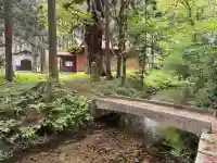白藤神社の{uncategorized: "未分類", other: "その他", undefined: "問題あり", building: "その他建物", grave: "お墓", sacred_gate: "鳥居", guardian: "狛犬", statue: "像", buddha: "仏像", history: "歴史", nature: "自然", garden: "庭園", animal: "動物", pagoda: "塔", temizu: "手水舎", mountain_gate: "山門・神門", sanctuary: "本殿・本堂", subordinate: "末社・摂社", art: "芸術", scenery: "景色", jizo: "地蔵", ema: "絵馬", goshuin: "御朱印", omikuji: "おみくじ", items: "授与品その他", amulet: "お守り", goshuincho: "御朱印帳", eats: "食事", festival: "お祭り", votive_dance: "神楽", shichigosan: "七五三参", wedding: "結婚式", experience: "体験その他", initially: "初詣", around: "周辺", anti_infection: "感染症対策"}