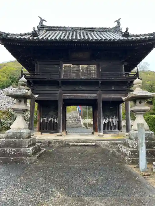 恩徳寺の{uncategorized: "未分類", other: "その他", undefined: "問題あり", building: "その他建物", grave: "お墓", sacred_gate: "鳥居", guardian: "狛犬", statue: "像", buddha: "仏像", history: "歴史", nature: "自然", garden: "庭園", animal: "動物", pagoda: "塔", temizu: "手水舎", mountain_gate: "山門・神門", sanctuary: "本殿・本堂", subordinate: "末社・摂社", art: "芸術", scenery: "景色", jizo: "地蔵", ema: "絵馬", goshuin: "御朱印", omikuji: "おみくじ", items: "授与品その他", amulet: "お守り", goshuincho: "御朱印帳", eats: "食事", festival: "お祭り", votive_dance: "神楽", shichigosan: "七五三参", wedding: "結婚式", experience: "体験その他", initially: "初詣", around: "周辺", anti_infection: "感染症対策"}