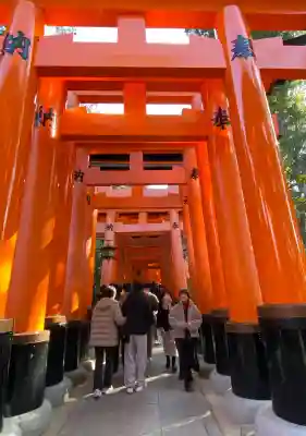伏見稲荷大社の{uncategorized: "未分類", other: "その他", undefined: "問題あり", building: "その他建物", grave: "お墓", sacred_gate: "鳥居", guardian: "狛犬", statue: "像", buddha: "仏像", history: "歴史", nature: "自然", garden: "庭園", animal: "動物", pagoda: "塔", temizu: "手水舎", mountain_gate: "山門・神門", sanctuary: "本殿・本堂", subordinate: "末社・摂社", art: "芸術", scenery: "景色", jizo: "地蔵", ema: "絵馬", goshuin: "御朱印", omikuji: "おみくじ", items: "授与品その他", amulet: "お守り", goshuincho: "御朱印帳", eats: "食事", festival: "お祭り", votive_dance: "神楽", shichigosan: "七五三参", wedding: "結婚式", experience: "体験その他", initially: "初詣", around: "周辺", anti_infection: "感染症対策"}