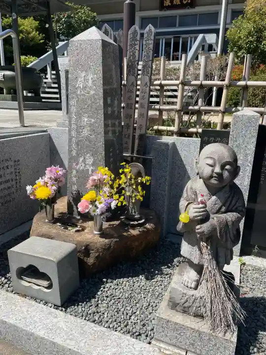本立寺の{uncategorized: "未分類", other: "その他", undefined: "問題あり", building: "その他建物", grave: "お墓", sacred_gate: "鳥居", guardian: "狛犬", statue: "像", buddha: "仏像", history: "歴史", nature: "自然", garden: "庭園", animal: "動物", pagoda: "塔", temizu: "手水舎", mountain_gate: "山門・神門", sanctuary: "本殿・本堂", subordinate: "末社・摂社", art: "芸術", scenery: "景色", jizo: "地蔵", ema: "絵馬", goshuin: "御朱印", omikuji: "おみくじ", items: "授与品その他", amulet: "お守り", goshuincho: "御朱印帳", eats: "食事", festival: "お祭り", votive_dance: "神楽", shichigosan: "七五三参", wedding: "結婚式", experience: "体験その他", initially: "初詣", around: "周辺", anti_infection: "感染症対策"}