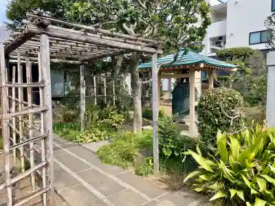 西迎寺の{uncategorized: "未分類", other: "その他", undefined: "問題あり", building: "その他建物", grave: "お墓", sacred_gate: "鳥居", guardian: "狛犬", statue: "像", buddha: "仏像", history: "歴史", nature: "自然", garden: "庭園", animal: "動物", pagoda: "塔", temizu: "手水舎", mountain_gate: "山門・神門", sanctuary: "本殿・本堂", subordinate: "末社・摂社", art: "芸術", scenery: "景色", jizo: "地蔵", ema: "絵馬", goshuin: "御朱印", omikuji: "おみくじ", items: "授与品その他", amulet: "お守り", goshuincho: "御朱印帳", eats: "食事", festival: "お祭り", votive_dance: "神楽", shichigosan: "七五三参", wedding: "結婚式", experience: "体験その他", initially: "初詣", around: "周辺", anti_infection: "感染症対策"}