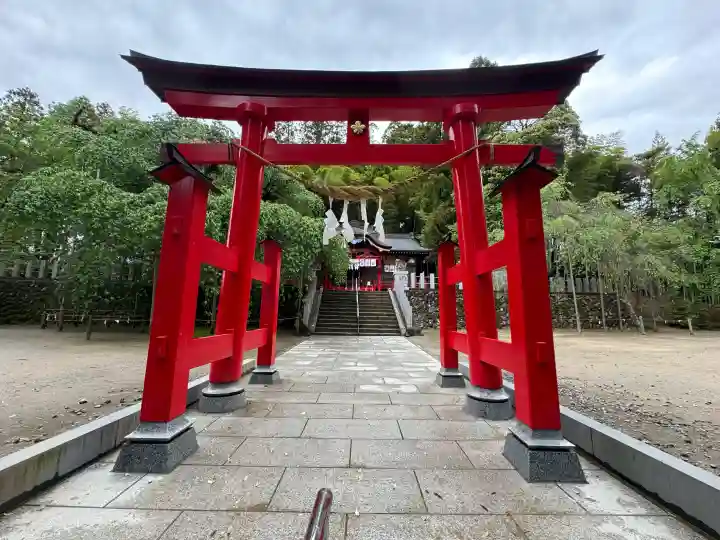 小川諏訪神社の{uncategorized: "未分類", other: "その他", undefined: "問題あり", building: "その他建物", grave: "お墓", sacred_gate: "鳥居", guardian: "狛犬", statue: "像", buddha: "仏像", history: "歴史", nature: "自然", garden: "庭園", animal: "動物", pagoda: "塔", temizu: "手水舎", mountain_gate: "山門・神門", sanctuary: "本殿・本堂", subordinate: "末社・摂社", art: "芸術", scenery: "景色", jizo: "地蔵", ema: "絵馬", goshuin: "御朱印", omikuji: "おみくじ", items: "授与品その他", amulet: "お守り", goshuincho: "御朱印帳", eats: "食事", festival: "お祭り", votive_dance: "神楽", shichigosan: "七五三参", wedding: "結婚式", experience: "体験その他", initially: "初詣", around: "周辺", anti_infection: "感染症対策"}