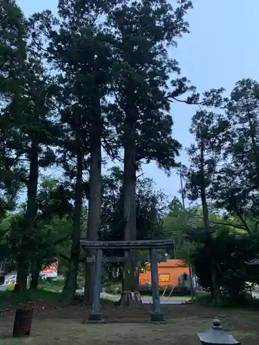 諏訪神社の鳥居