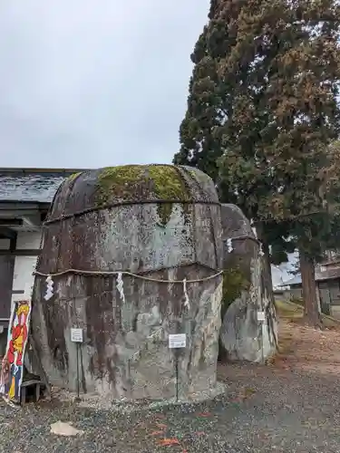 三ツ石神社(岩手県)