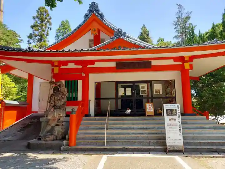 熊野速玉大社の{uncategorized: "未分類", other: "その他", undefined: "問題あり", building: "その他建物", grave: "お墓", sacred_gate: "鳥居", guardian: "狛犬", statue: "像", buddha: "仏像", history: "歴史", nature: "自然", garden: "庭園", animal: "動物", pagoda: "塔", temizu: "手水舎", mountain_gate: "山門・神門", sanctuary: "本殿・本堂", subordinate: "末社・摂社", art: "芸術", scenery: "景色", jizo: "地蔵", ema: "絵馬", goshuin: "御朱印", omikuji: "おみくじ", items: "授与品その他", amulet: "お守り", goshuincho: "御朱印帳", eats: "食事", festival: "お祭り", votive_dance: "神楽", shichigosan: "七五三参", wedding: "結婚式", experience: "体験その他", initially: "初詣", around: "周辺", anti_infection: "感染症対策"}