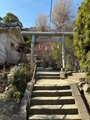 御霊神社の{uncategorized: "未分類", other: "その他", undefined: "問題あり", building: "その他建物", grave: "お墓", sacred_gate: "鳥居", guardian: "狛犬", statue: "像", buddha: "仏像", history: "歴史", nature: "自然", garden: "庭園", animal: "動物", pagoda: "塔", temizu: "手水舎", mountain_gate: "山門・神門", sanctuary: "本殿・本堂", subordinate: "末社・摂社", art: "芸術", scenery: "景色", jizo: "地蔵", ema: "絵馬", goshuin: "御朱印", omikuji: "おみくじ", items: "授与品その他", amulet: "お守り", goshuincho: "御朱印帳", eats: "食事", festival: "お祭り", votive_dance: "神楽", shichigosan: "七五三参", wedding: "結婚式", experience: "体験その他", initially: "初詣", around: "周辺", anti_infection: "感染症対策"}