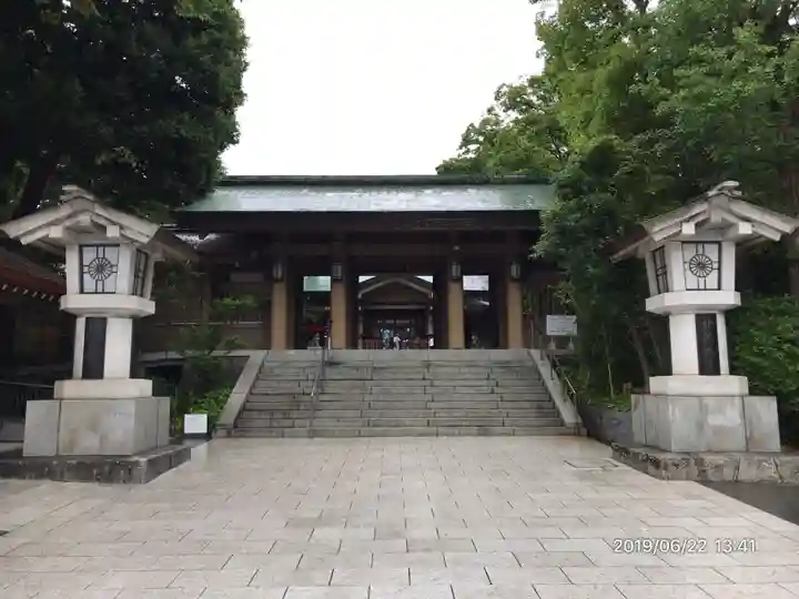 東郷神社の山門・神門