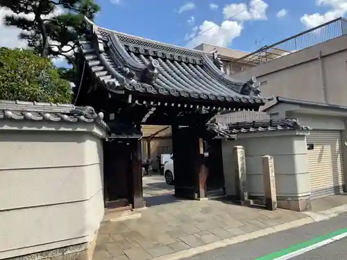西之坊の山門・神門