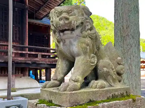 阿多由太神社の狛犬