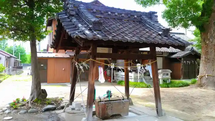 七所社の手水舎