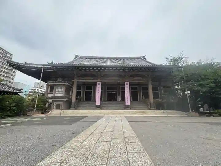 東本願寺の{uncategorized: "未分類", other: "その他", undefined: "問題あり", building: "その他建物", grave: "お墓", sacred_gate: "鳥居", guardian: "狛犬", statue: "像", buddha: "仏像", history: "歴史", nature: "自然", garden: "庭園", animal: "動物", pagoda: "塔", temizu: "手水舎", mountain_gate: "山門・神門", sanctuary: "本殿・本堂", subordinate: "末社・摂社", art: "芸術", scenery: "景色", jizo: "地蔵", ema: "絵馬", goshuin: "御朱印", omikuji: "おみくじ", items: "授与品その他", amulet: "お守り", goshuincho: "御朱印帳", eats: "食事", festival: "お祭り", votive_dance: "神楽", shichigosan: "七五三参", wedding: "結婚式", experience: "体験その他", initially: "初詣", around: "周辺", anti_infection: "感染症対策"}