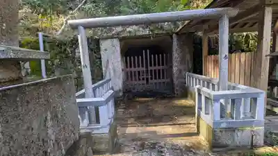 飯室谷不動堂 長寿院(滋賀県)