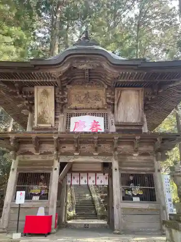鷲子山上神社の{uncategorized: "未分類", other: "その他", undefined: "問題あり", building: "その他建物", grave: "お墓", sacred_gate: "鳥居", guardian: "狛犬", statue: "像", buddha: "仏像", history: "歴史", nature: "自然", garden: "庭園", animal: "動物", pagoda: "塔", temizu: "手水舎", mountain_gate: "山門・神門", sanctuary: "本殿・本堂", subordinate: "末社・摂社", art: "芸術", scenery: "景色", jizo: "地蔵", ema: "絵馬", goshuin: "御朱印", omikuji: "おみくじ", items: "授与品その他", amulet: "お守り", goshuincho: "御朱印帳", eats: "食事", festival: "お祭り", votive_dance: "神楽", shichigosan: "七五三参", wedding: "結婚式", experience: "体験その他", initially: "初詣", around: "周辺", anti_infection: "感染症対策"}