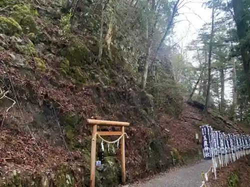 玉置神社の{uncategorized: "未分類", other: "その他", undefined: "問題あり", building: "その他建物", grave: "お墓", sacred_gate: "鳥居", guardian: "狛犬", statue: "像", buddha: "仏像", history: "歴史", nature: "自然", garden: "庭園", animal: "動物", pagoda: "塔", temizu: "手水舎", mountain_gate: "山門・神門", sanctuary: "本殿・本堂", subordinate: "末社・摂社", art: "芸術", scenery: "景色", jizo: "地蔵", ema: "絵馬", goshuin: "御朱印", omikuji: "おみくじ", items: "授与品その他", amulet: "お守り", goshuincho: "御朱印帳", eats: "食事", festival: "お祭り", votive_dance: "神楽", shichigosan: "七五三参", wedding: "結婚式", experience: "体験その他", initially: "初詣", around: "周辺", anti_infection: "感染症対策"}