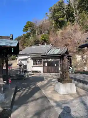 諏訪神社の{uncategorized: "未分類", other: "その他", undefined: "問題あり", building: "その他建物", grave: "お墓", sacred_gate: "鳥居", guardian: "狛犬", statue: "像", buddha: "仏像", history: "歴史", nature: "自然", garden: "庭園", animal: "動物", pagoda: "塔", temizu: "手水舎", mountain_gate: "山門・神門", sanctuary: "本殿・本堂", subordinate: "末社・摂社", art: "芸術", scenery: "景色", jizo: "地蔵", ema: "絵馬", goshuin: "御朱印", omikuji: "おみくじ", items: "授与品その他", amulet: "お守り", goshuincho: "御朱印帳", eats: "食事", festival: "お祭り", votive_dance: "神楽", shichigosan: "七五三参", wedding: "結婚式", experience: "体験その他", initially: "初詣", around: "周辺", anti_infection: "感染症対策"}