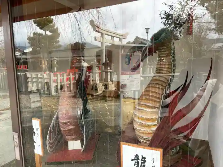 車折神社の{uncategorized: "未分類", other: "その他", undefined: "問題あり", building: "その他建物", grave: "お墓", sacred_gate: "鳥居", guardian: "狛犬", statue: "像", buddha: "仏像", history: "歴史", nature: "自然", garden: "庭園", animal: "動物", pagoda: "塔", temizu: "手水舎", mountain_gate: "山門・神門", sanctuary: "本殿・本堂", subordinate: "末社・摂社", art: "芸術", scenery: "景色", jizo: "地蔵", ema: "絵馬", goshuin: "御朱印", omikuji: "おみくじ", items: "授与品その他", amulet: "お守り", goshuincho: "御朱印帳", eats: "食事", festival: "お祭り", votive_dance: "神楽", shichigosan: "七五三参", wedding: "結婚式", experience: "体験その他", initially: "初詣", around: "周辺", anti_infection: "感染症対策"}