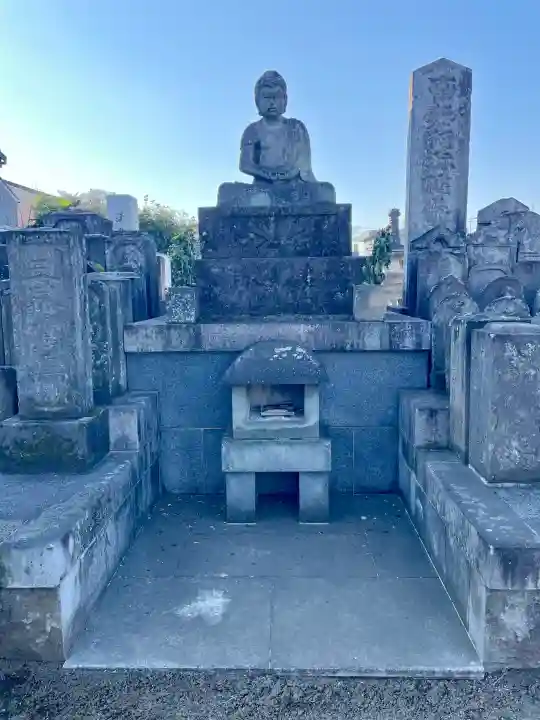 宝輪寺の{uncategorized: "未分類", other: "その他", undefined: "問題あり", building: "その他建物", grave: "お墓", sacred_gate: "鳥居", guardian: "狛犬", statue: "像", buddha: "仏像", history: "歴史", nature: "自然", garden: "庭園", animal: "動物", pagoda: "塔", temizu: "手水舎", mountain_gate: "山門・神門", sanctuary: "本殿・本堂", subordinate: "末社・摂社", art: "芸術", scenery: "景色", jizo: "地蔵", ema: "絵馬", goshuin: "御朱印", omikuji: "おみくじ", items: "授与品その他", amulet: "お守り", goshuincho: "御朱印帳", eats: "食事", festival: "お祭り", votive_dance: "神楽", shichigosan: "七五三参", wedding: "結婚式", experience: "体験その他", initially: "初詣", around: "周辺", anti_infection: "感染症対策"}
