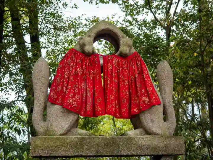 伏見稲荷大社の{uncategorized: "未分類", other: "その他", undefined: "問題あり", building: "その他建物", grave: "お墓", sacred_gate: "鳥居", guardian: "狛犬", statue: "像", buddha: "仏像", history: "歴史", nature: "自然", garden: "庭園", animal: "動物", pagoda: "塔", temizu: "手水舎", mountain_gate: "山門・神門", sanctuary: "本殿・本堂", subordinate: "末社・摂社", art: "芸術", scenery: "景色", jizo: "地蔵", ema: "絵馬", goshuin: "御朱印", omikuji: "おみくじ", items: "授与品その他", amulet: "お守り", goshuincho: "御朱印帳", eats: "食事", festival: "お祭り", votive_dance: "神楽", shichigosan: "七五三参", wedding: "結婚式", experience: "体験その他", initially: "初詣", around: "周辺", anti_infection: "感染症対策"}