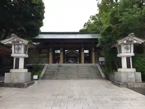 東郷神社の山門・神門