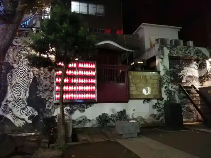 歌舞伎町弁財天の本殿・本堂