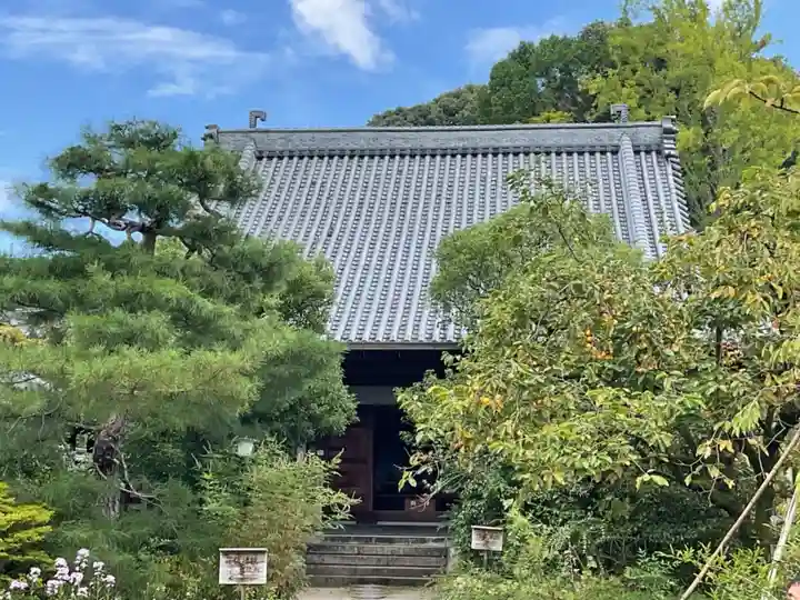 石峯寺の本殿・本堂