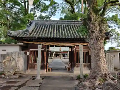 皇美屋神社の山門