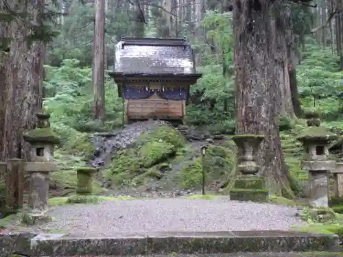 雄山神社中宮祈願殿の本殿・本堂