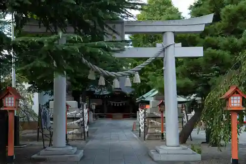 草加神社の鳥居